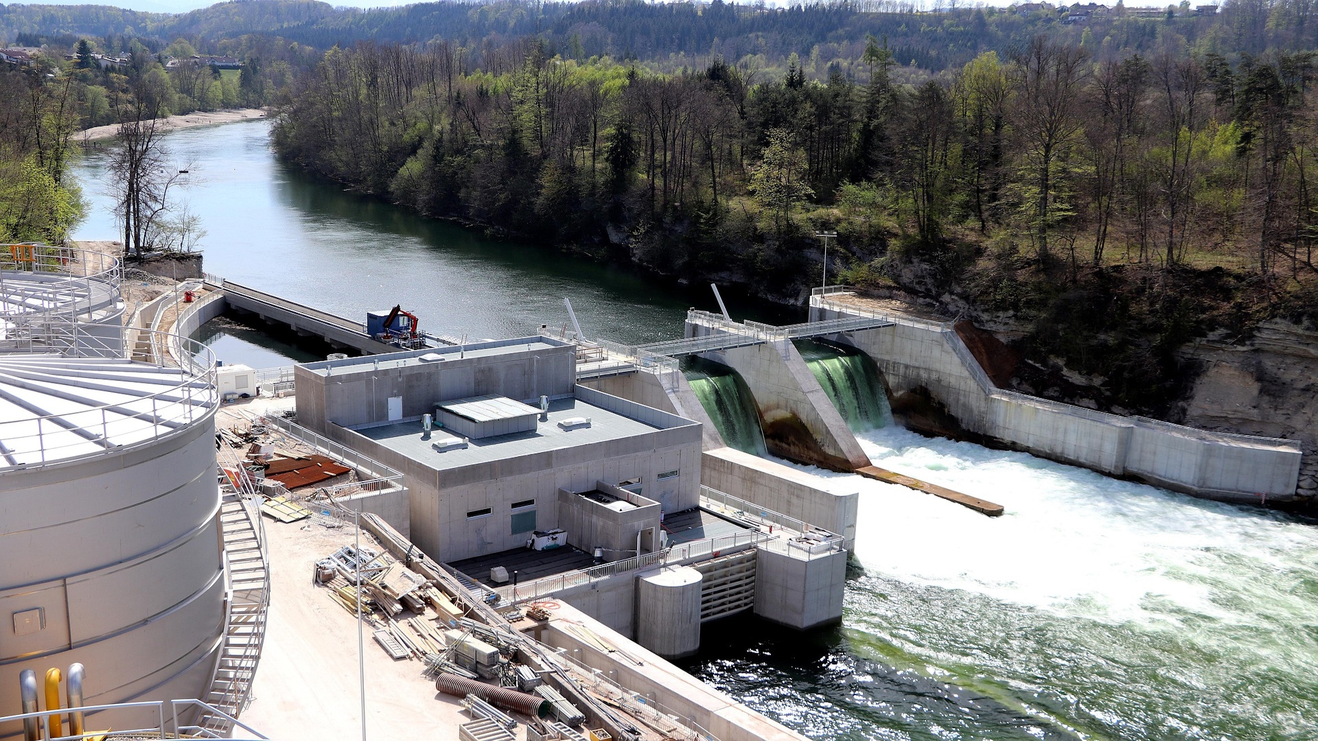Partner im Energiemarkt - Wasserkraftwerk-Bild von Franz W. auf Pixabay